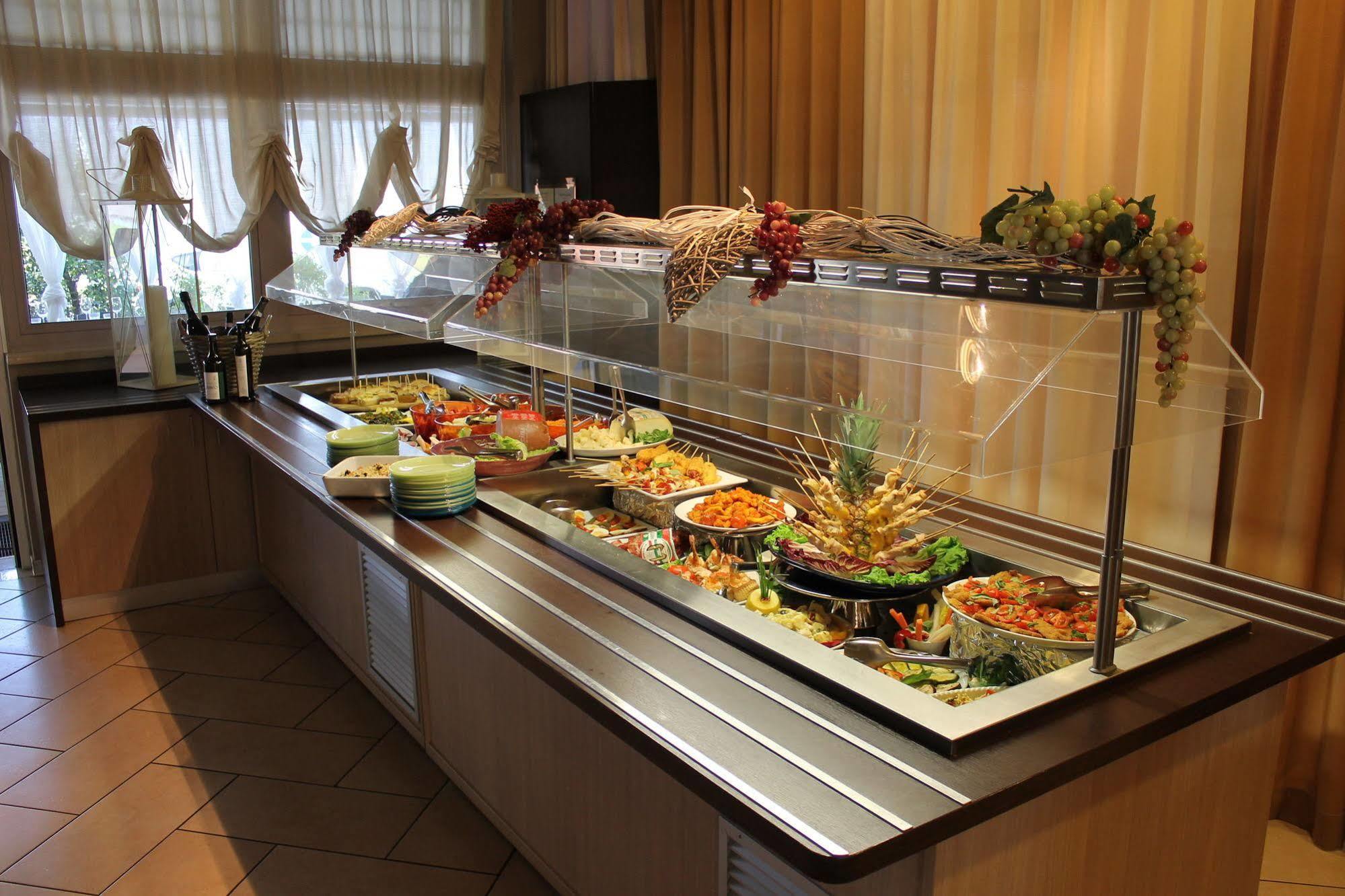 Eq Hotel Travagliato Екстериор снимка