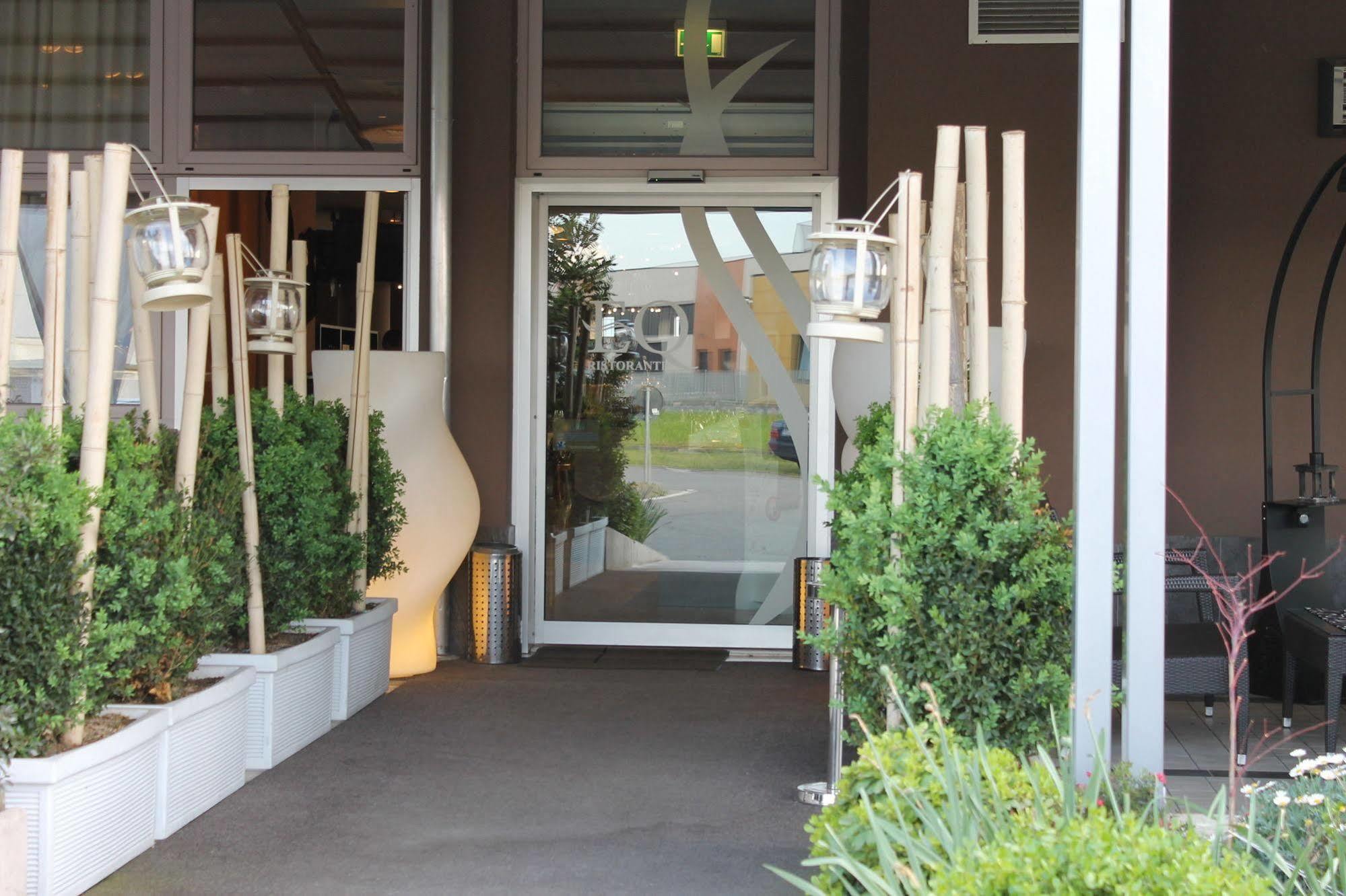 Eq Hotel Travagliato Екстериор снимка