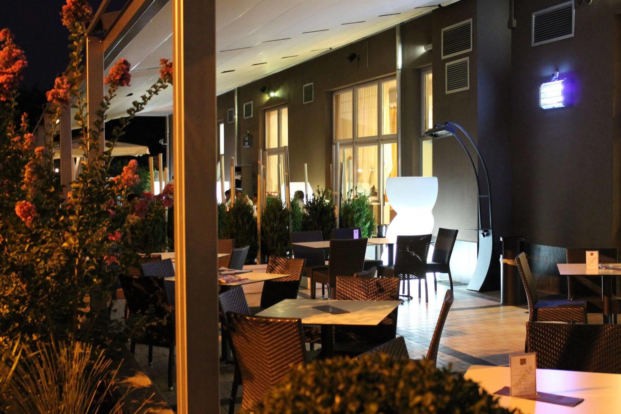 Eq Hotel Travagliato Екстериор снимка